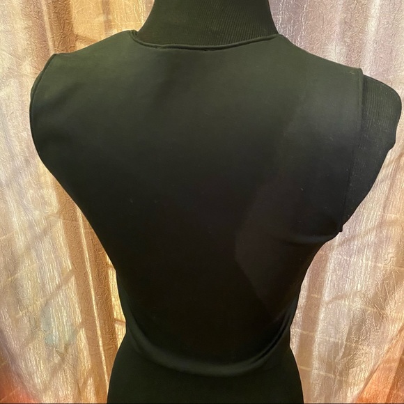 Zara Basics black v neck cropped top - Picture 3 of 4